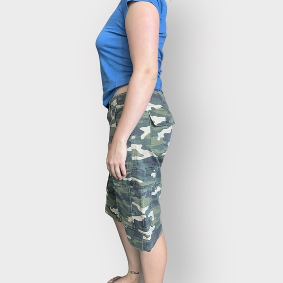 True Religion Men’s Camo Utility Shorts - Picture 5 of 7